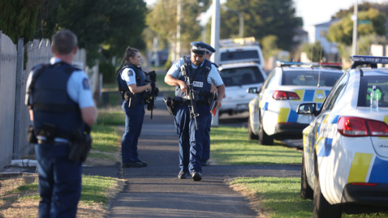 police-guarding-auckland-mosque-after-mass-shooting-jpg-37750359-ver1-0-640-360