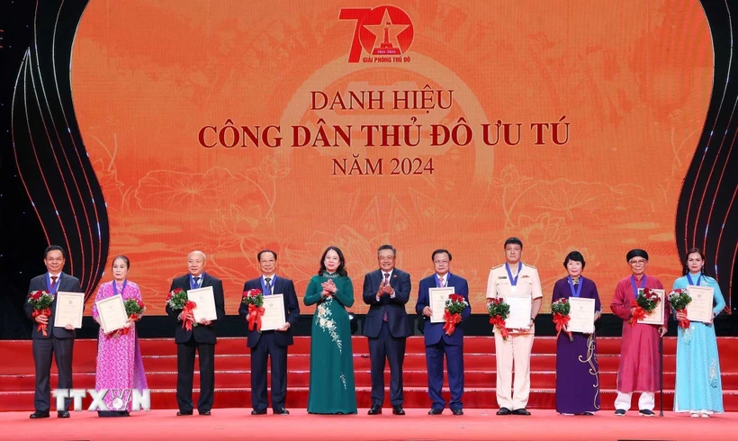 Vinh danh 10 Công dân Thủ đô ưu tú và tuyên dương 70 điển hình tiên tiến