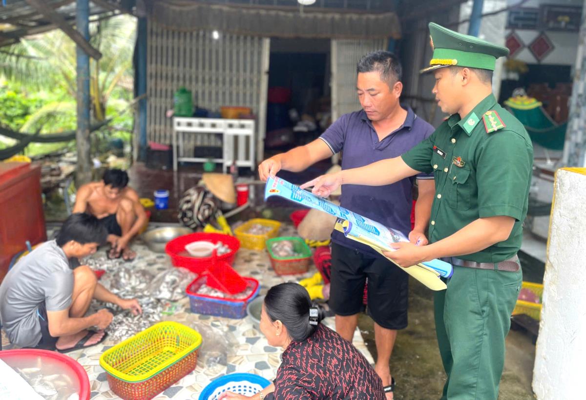 BĐBP Cà Mau tăng cường tuyên truyền pháp luật cho ngư dân và chống vi phạm IUU