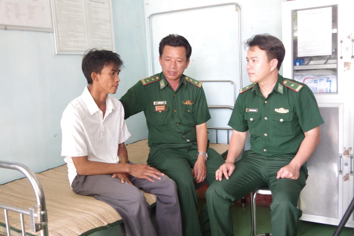 BĐBP Ninh Thuận cứu vớt thành công ngư dân gặp nạn trên biển