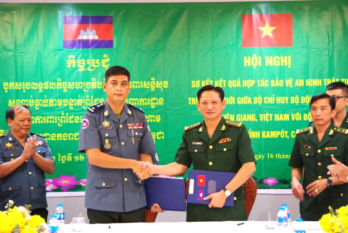 Phối hợp bảo vệ an ninh trật tự trên biên giới Việt Nam - Campuchia