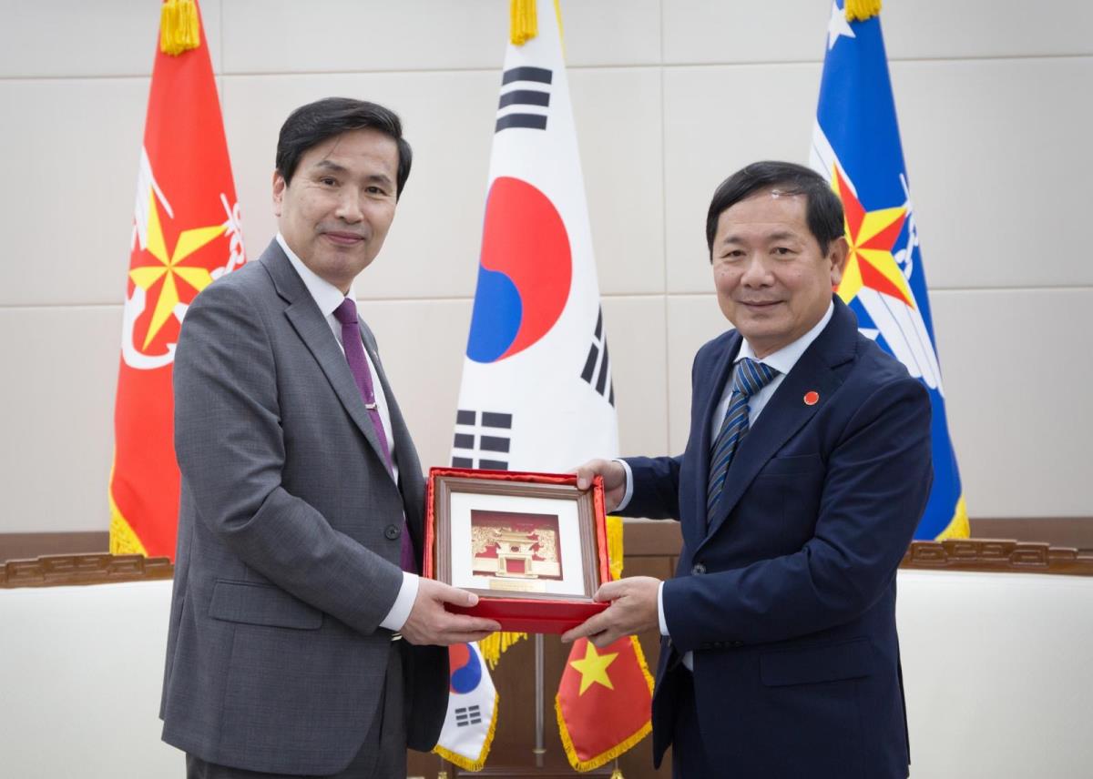 Thượng tướng Lê Huy Vịnh hội kiến Thứ trưởng Bộ Quốc phòng Hàn Quốc