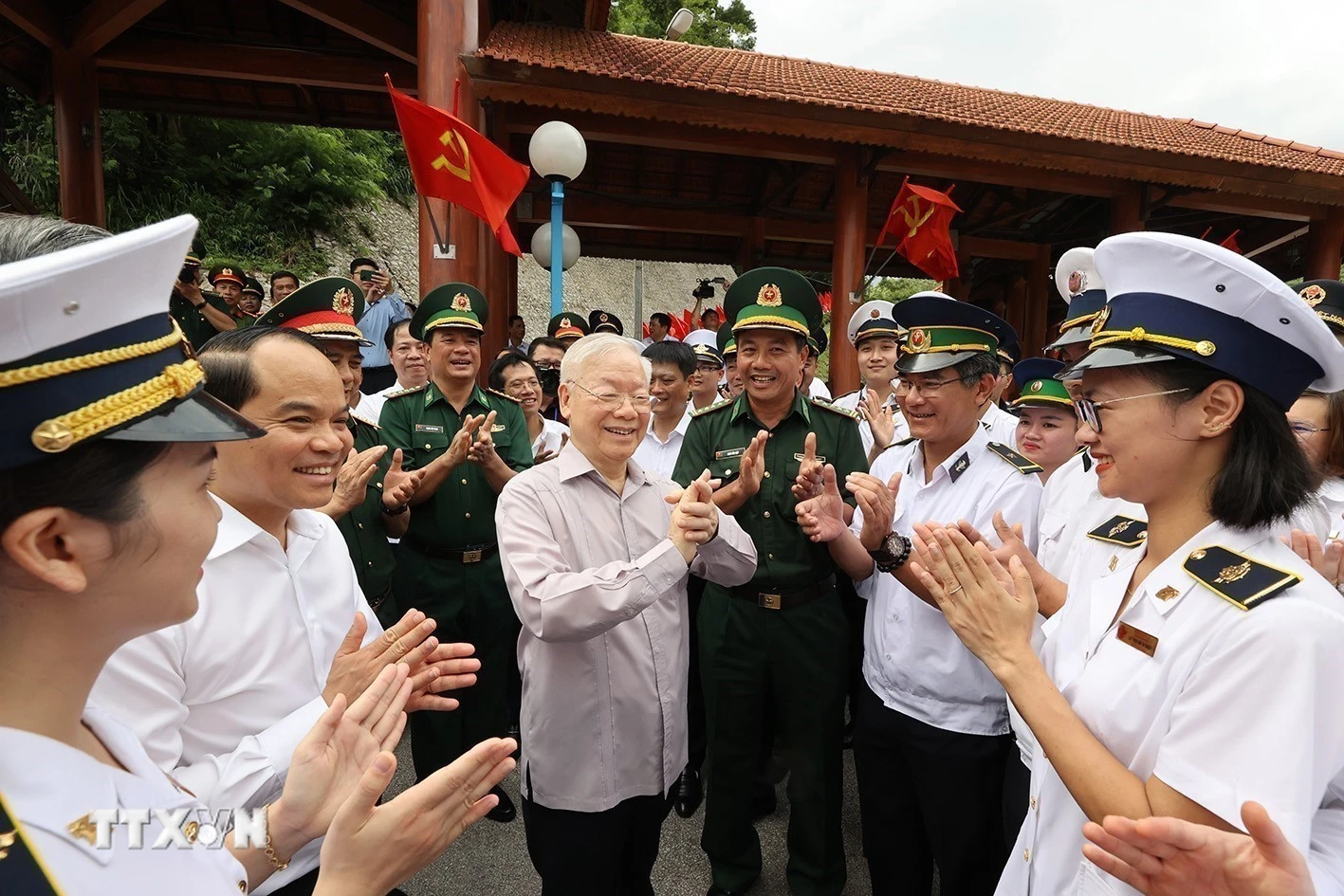 Tổng Bí thư Nguyễn Phú Trọng - Nhà lãnh đạo mẫu mực, Tổng tư lệnh của lòng dân