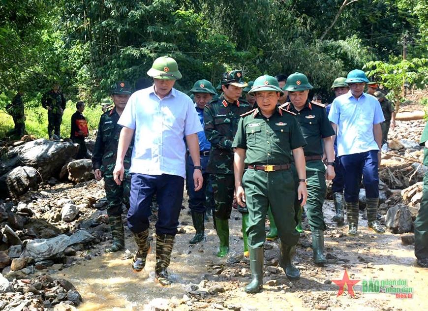 Thượng tướng Trịnh Văn Quyết kiểm tra công tác khắc phục hậu quả bão lũ tại Hà Giang