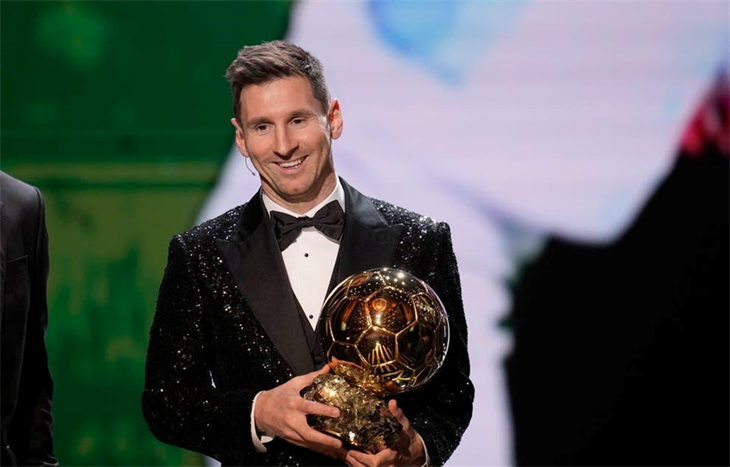 Quả bóng Vàng chắc hẳn không còn là thứ gì xa lạ với Messi - và hãy cùng chiêm ngưỡng những khoảnh khắc tuyệt vời khi anh nhận được danh hiệu đỉnh cao này.