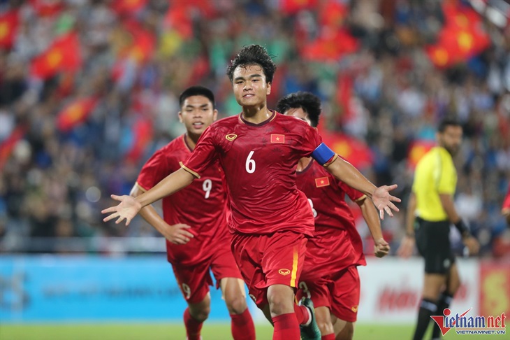 Bóng đá trẻ luôn được xem là tương lai của bóng đá Việt Nam. Hình ảnh các cầu thủ trẻ đầy năng lượng, sự nhiệt huyết với bóng đá chắc chắn sẽ khiến bạn say mê và yêu thích thể thao này hơn.