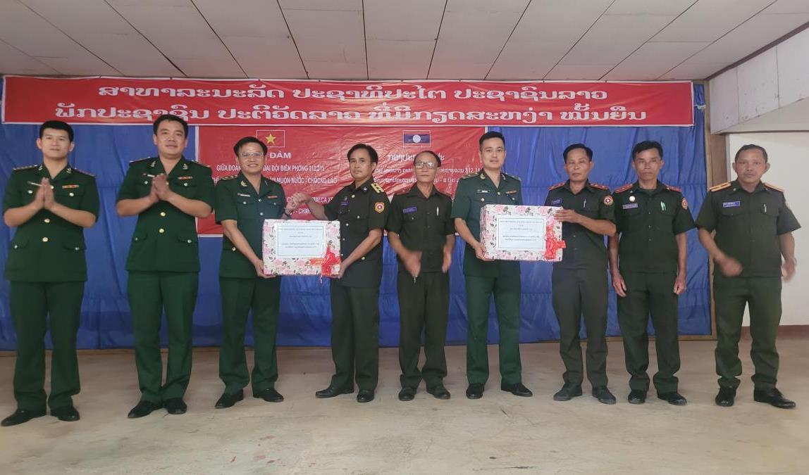Hội đàm giữa lực lượng bảo vệ biên giới tỉnh Khăm Muồn (Lào) và các đồn Biên phòng trên tuyến biên giới tỉnh Quảng Bình