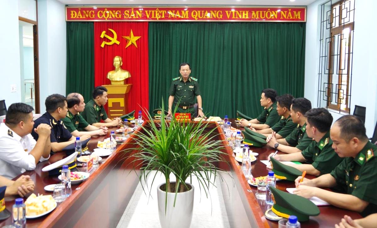 Thiếu tướng Lê Văn Phúc thăm, làm việc tại Đồn Biên phòng cửa khẩu quốc tế Tây Trang